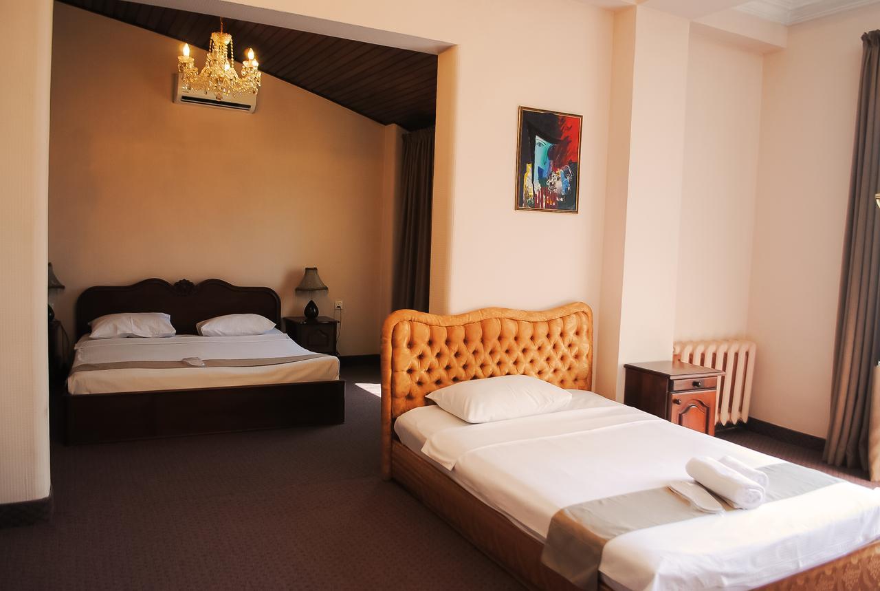 Hotel Sympatia Tbilisi Eksteriør bilde